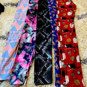 BUNDLE OF 5!!!!! Printed leggings